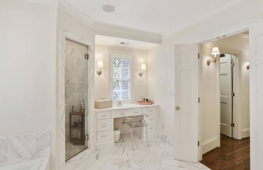 2585 Woodward Way, Atlanta GA  30305-3563 exterior