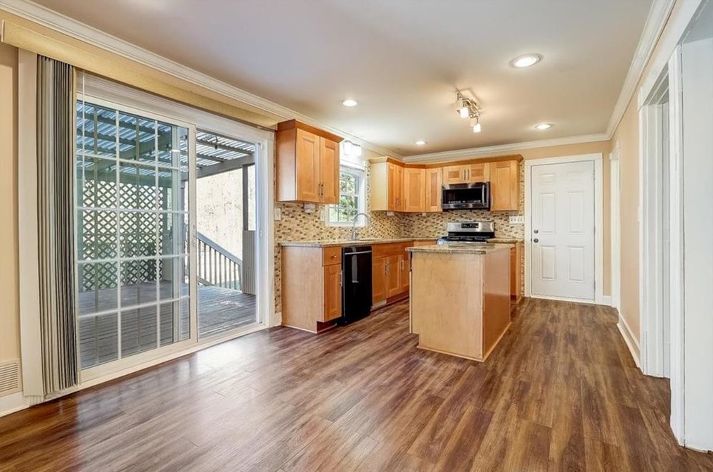620 Spring Forest Dr, Lawrenceville GA  30043-2460 exterior