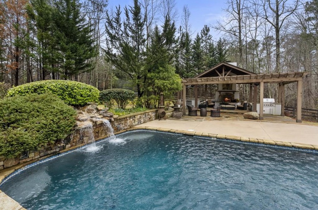 1325 Summit Rd, Alpharetta, GA 30004-3528