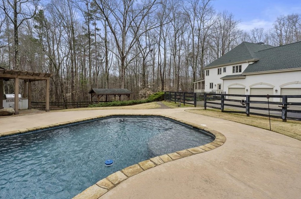 1325 Smt Rd, Alpharetta GA 30004-3528 exterior