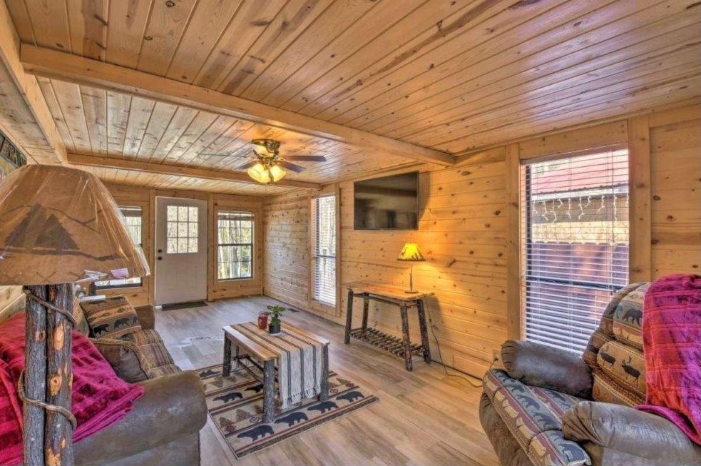 25 Rocky Ln, Cleveland, GA 30528