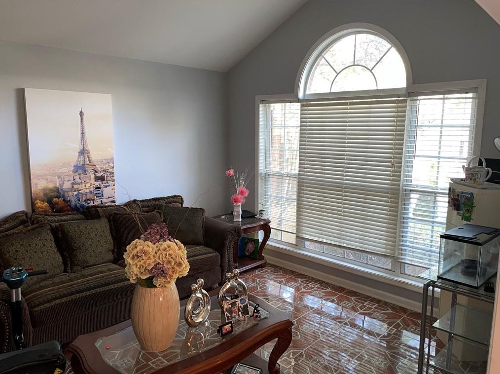 552 Keldron Dr, Lawrenceville, GA 30045-3810