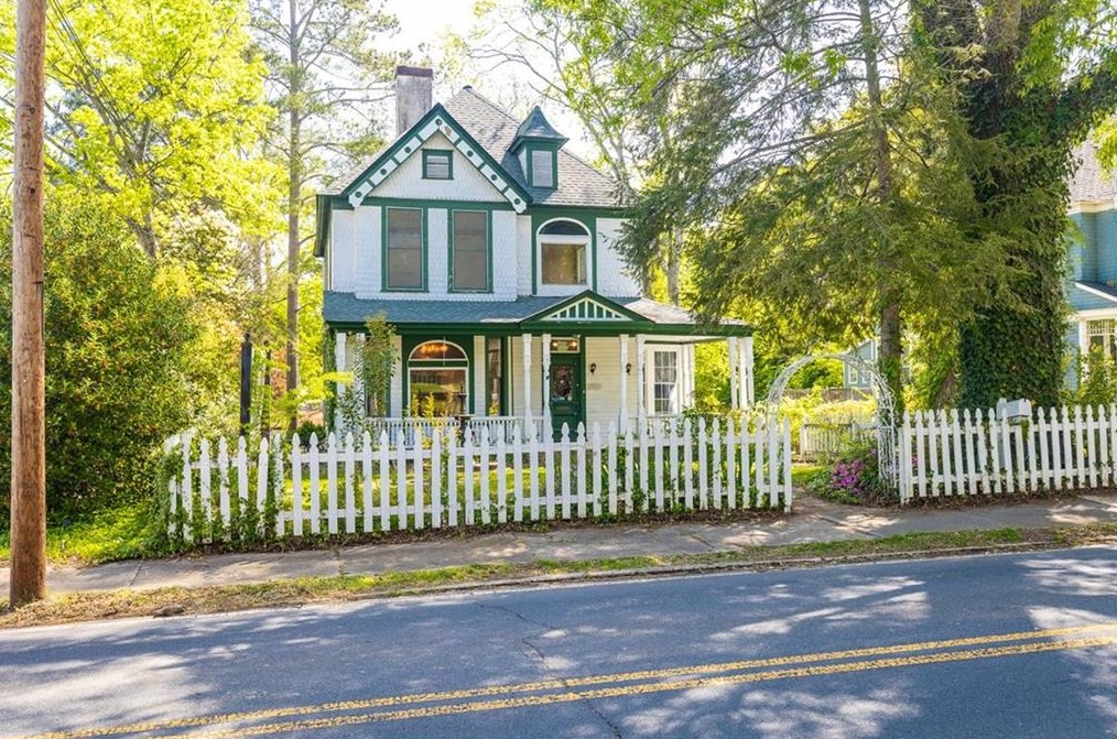 135 Erwin St, Euharlee, GA 30120-3123