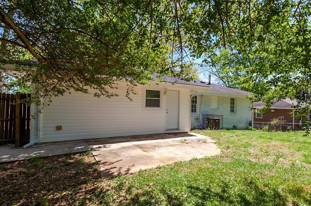 2289 Mark Trl, Decatur GA  30032-5357 exterior