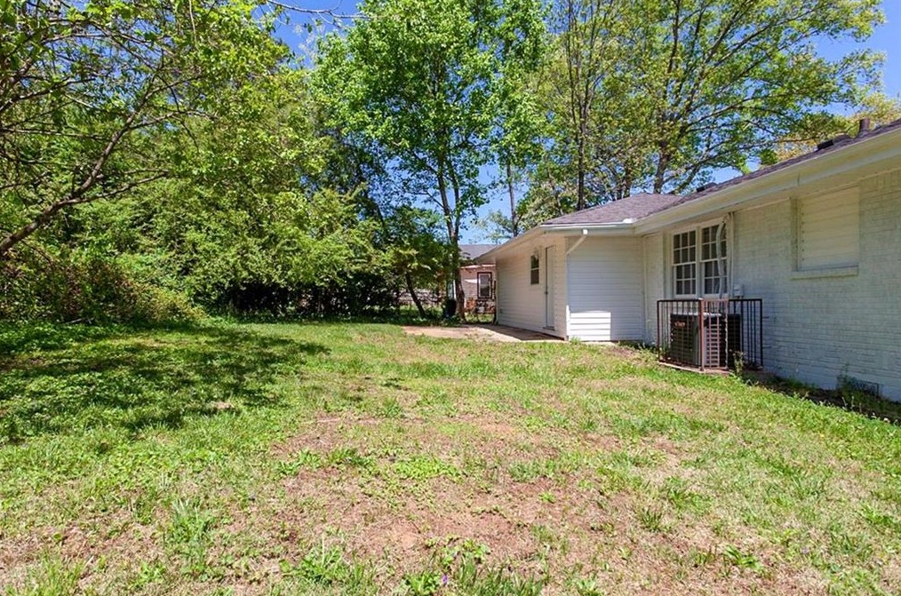 2289 Mark Trl, Decatur GA  30032-5357 exterior