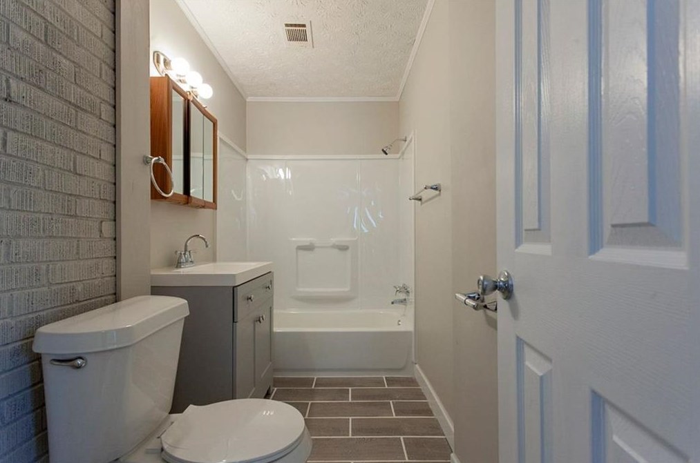 2289 Mark Trl, Decatur GA  30032-5357 exterior