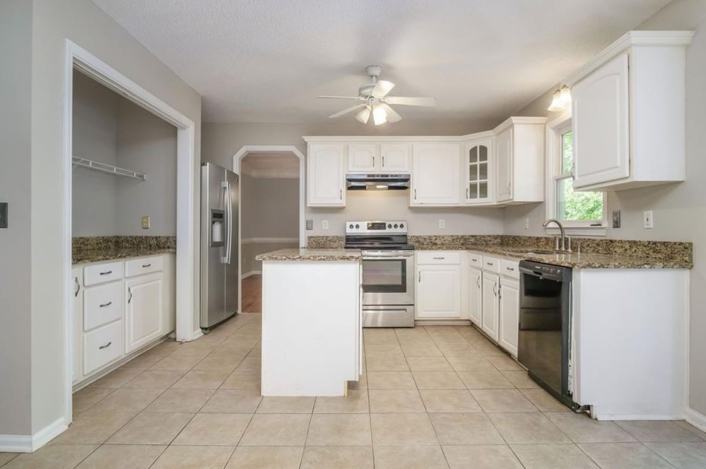 208 Savannah Pl, Douglasville, GA 30134-6604