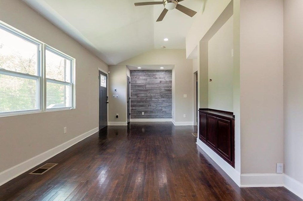 2105 Holly Hill Dr, Decatur GA  30032-5547 exterior