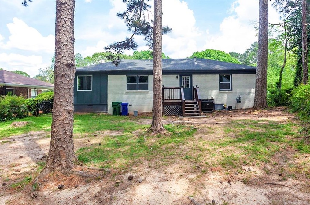 2105 Holly Hill Dr, Decatur GA  30032-5547 exterior