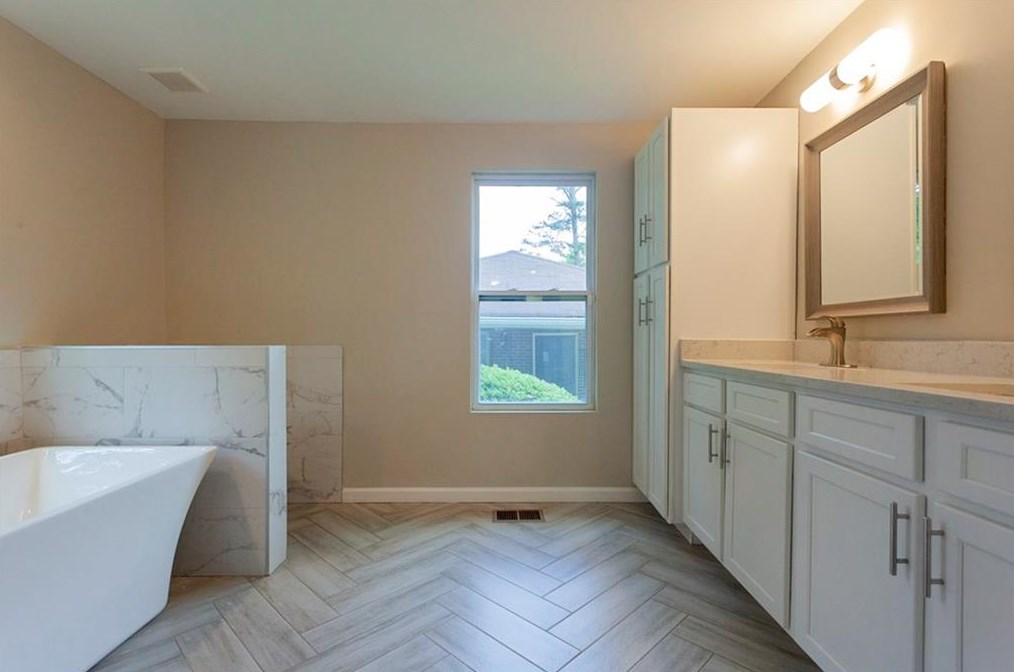 2105 Holly Hill Dr, Decatur GA  30032-5547 exterior