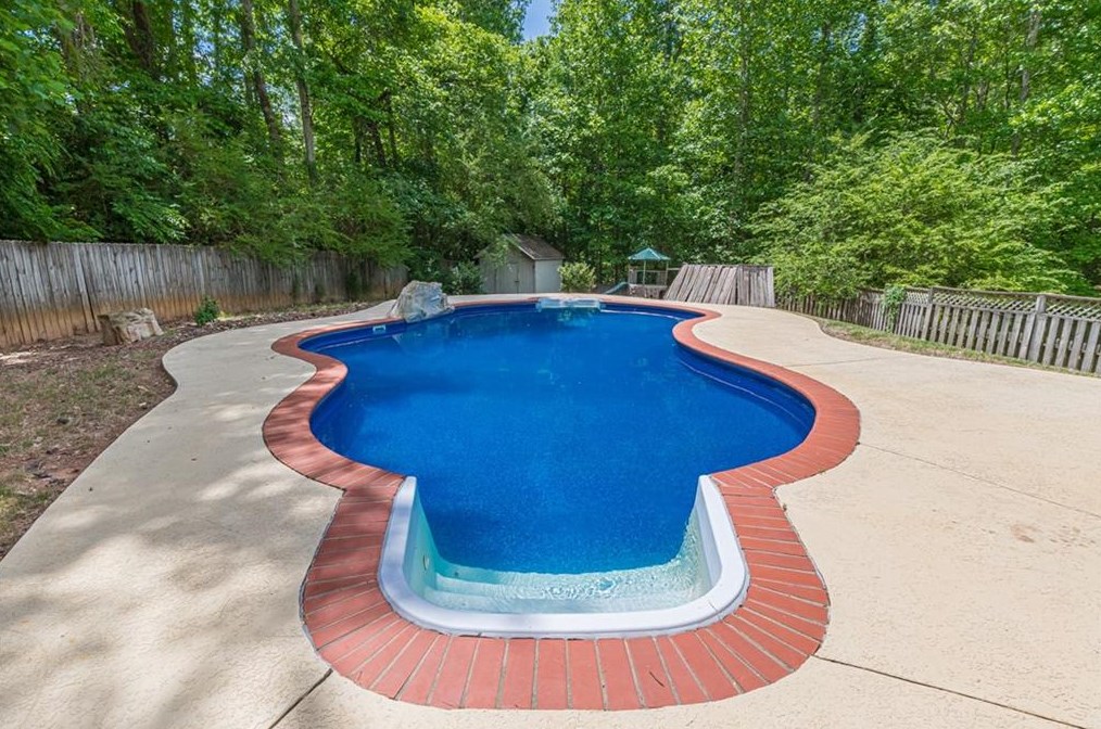 20 Creekview Ln, Dallas, GA 30157-7371