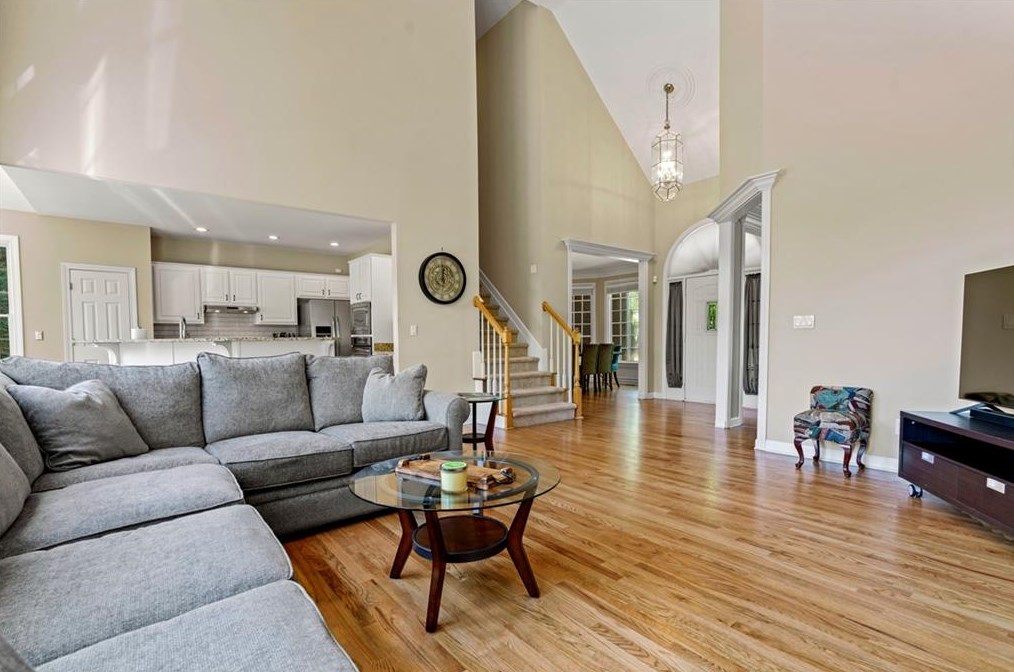 1055 Arbor Creek Dr, Roswell, GA 30076-1289