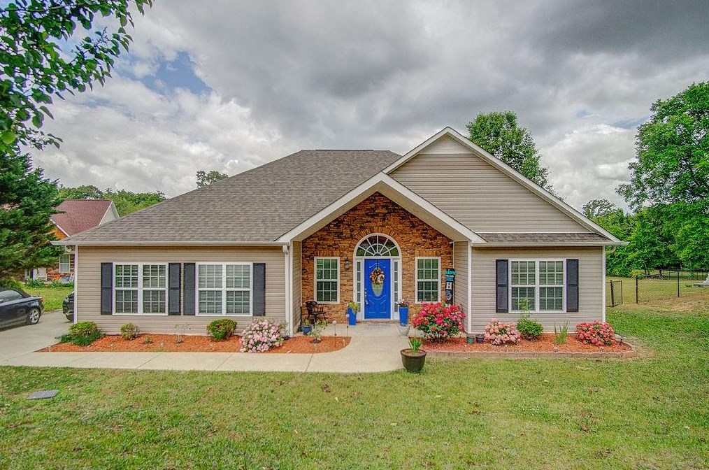 145 Water Wheel Ln, Calhoun, GA 30701-5109