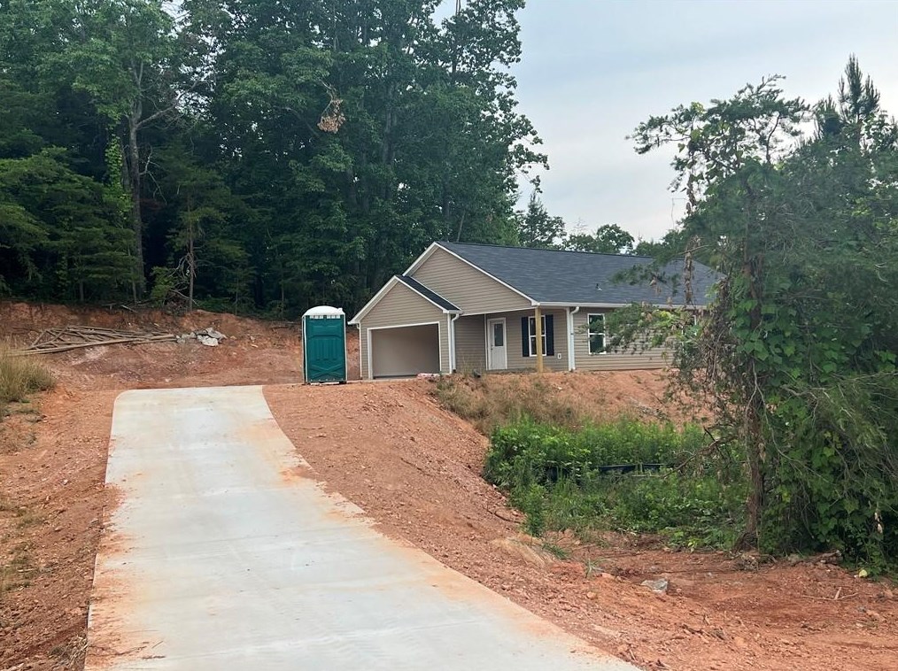 211 Russell Woods Dr, Mount Airy, GA 30563