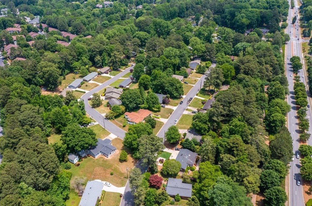 2036 Glenroy Dr, Smyrna GA  30080-2516 exterior