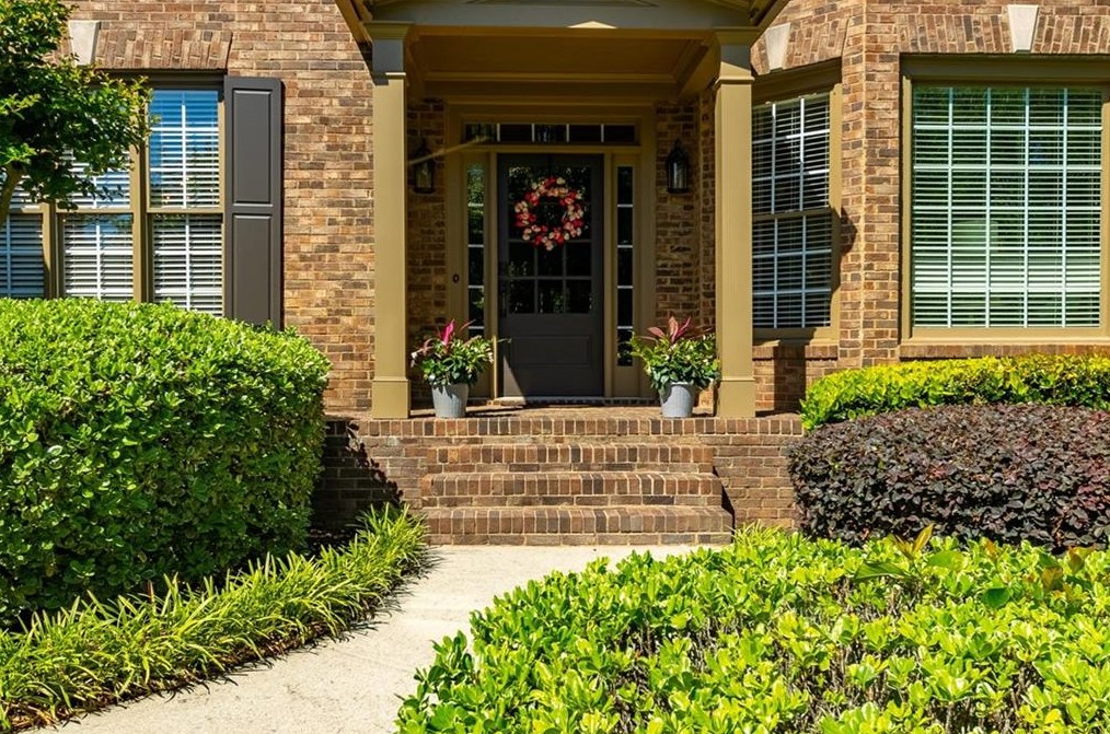 2521 Floral Valley Dr, Dacula, GA 30019-7268