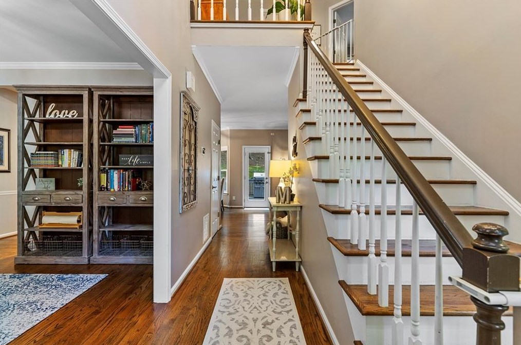 125 Georgian Manor Ct, Alpharetta, GA 30022-6124