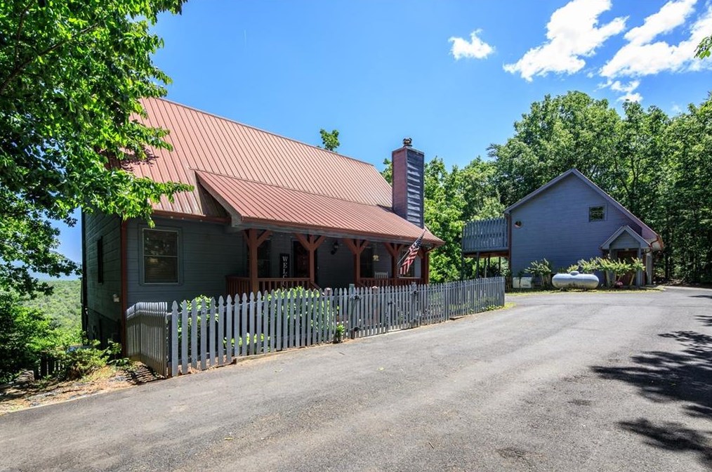 424 Huckleberry Hill Dr, Helen, GA 30545-3304