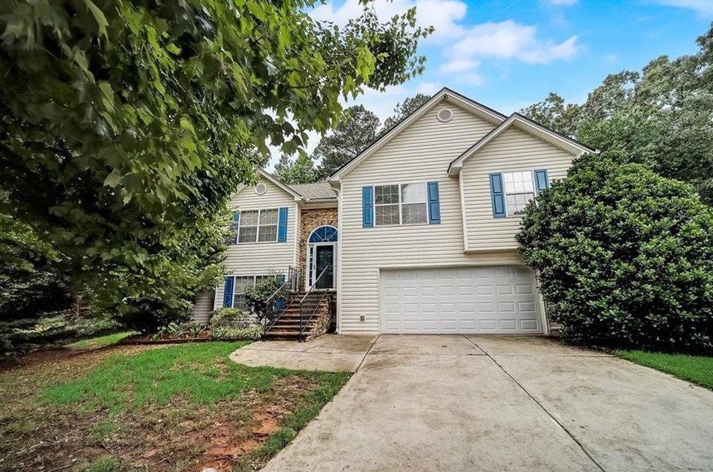 805 Lewis Ridge Cir, Lawrenceville, GA 30045-3832