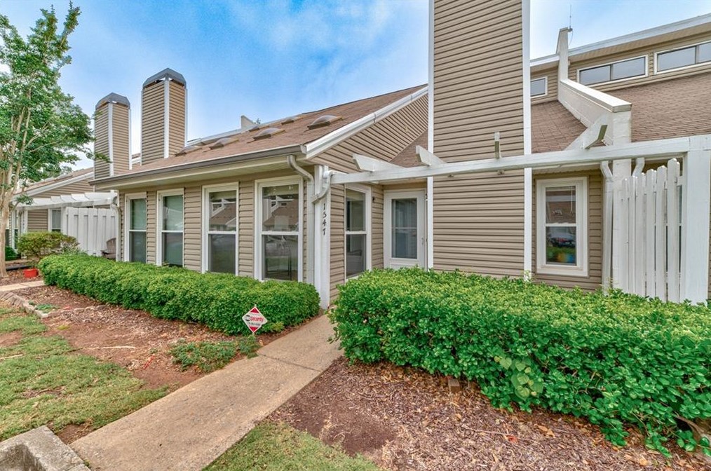 1547 Planters Ridge Ln, Alpharetta, GA 30004-3845