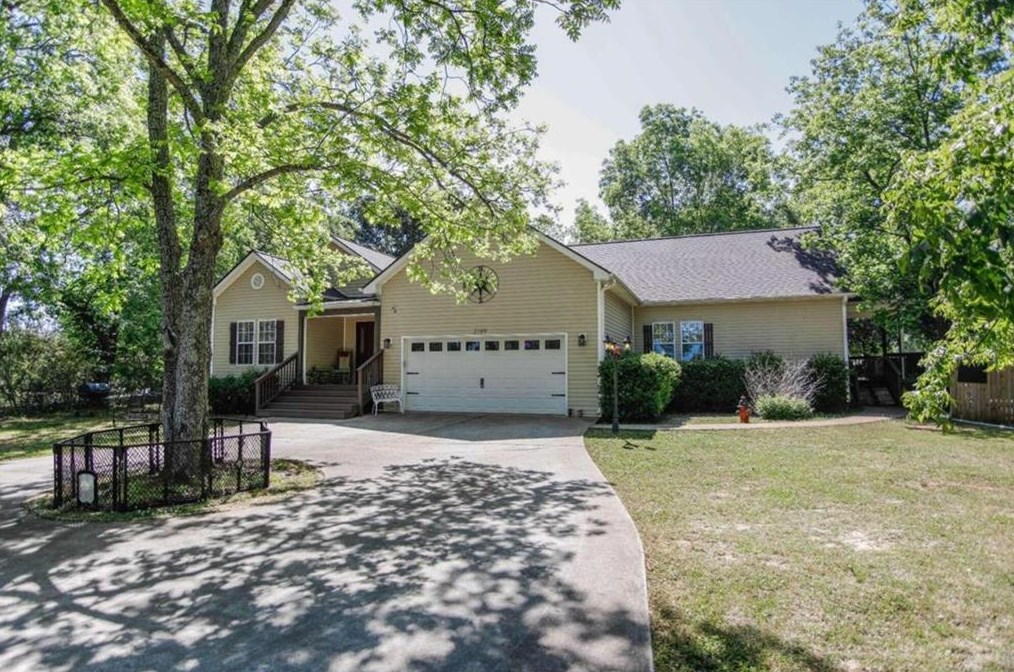2189 Broad St, Statham, GA 30666