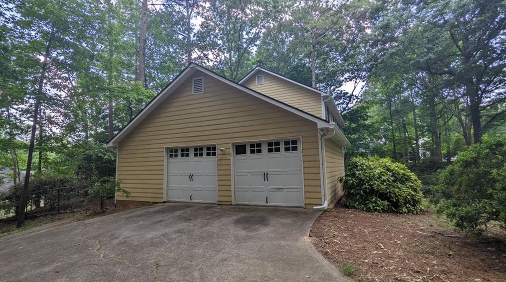 1690 Cedar Cliff Dr, Smyrna GA  30080-5636 exterior
