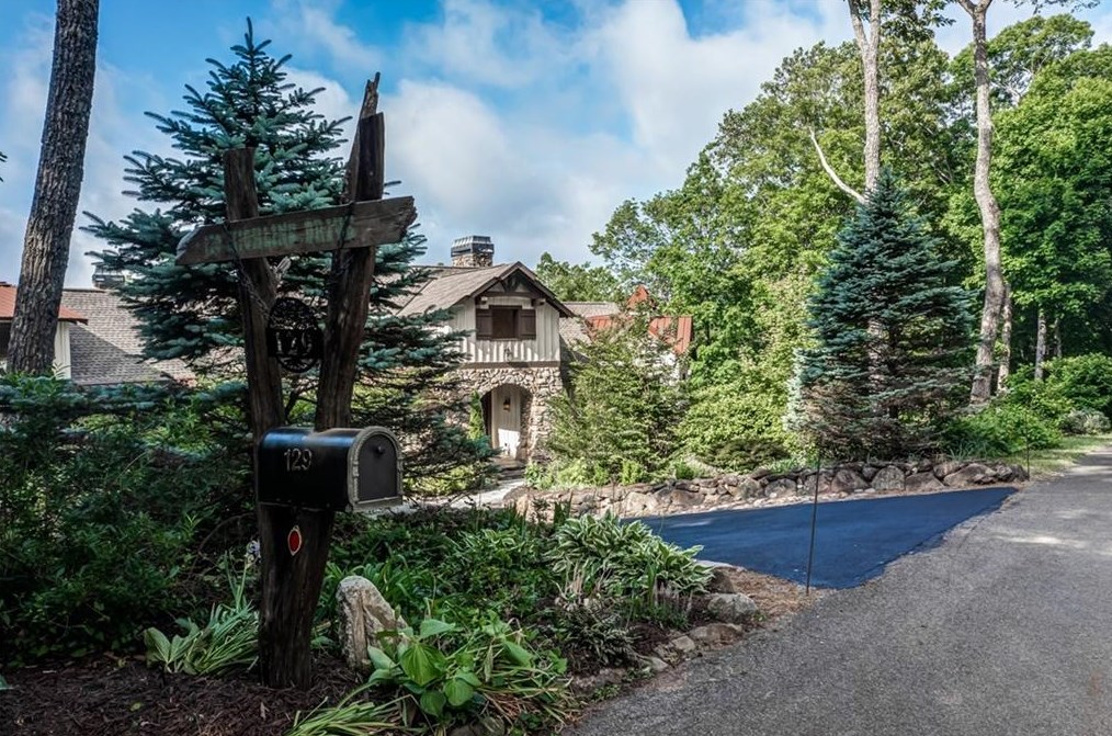129 Highline Dr, Ellijay, GA 30536