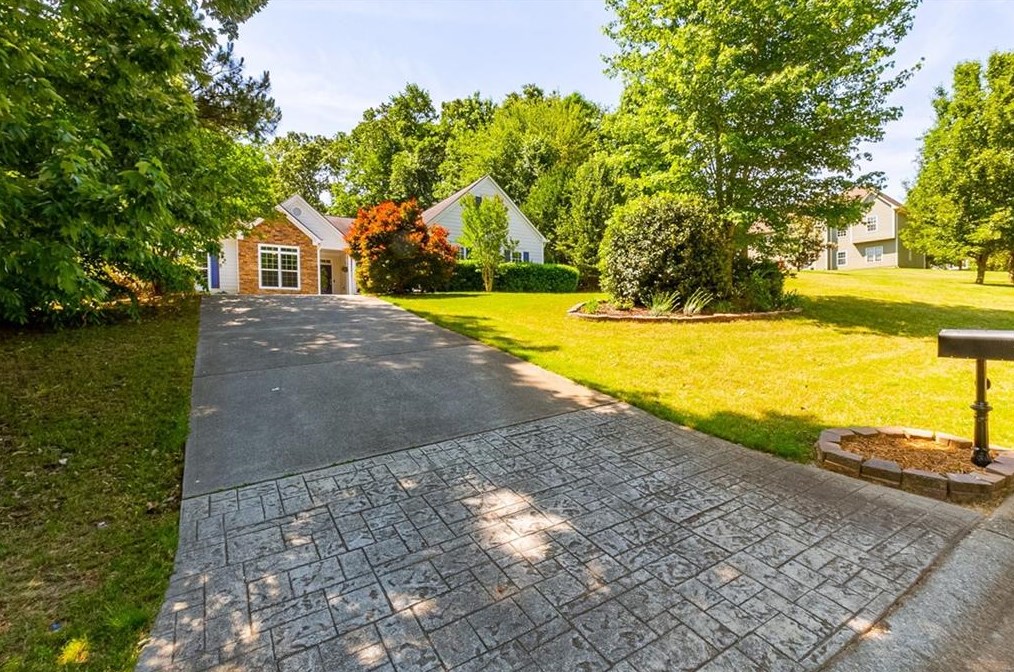 1165 Emperor Ln, Hoschton, GA 30548
