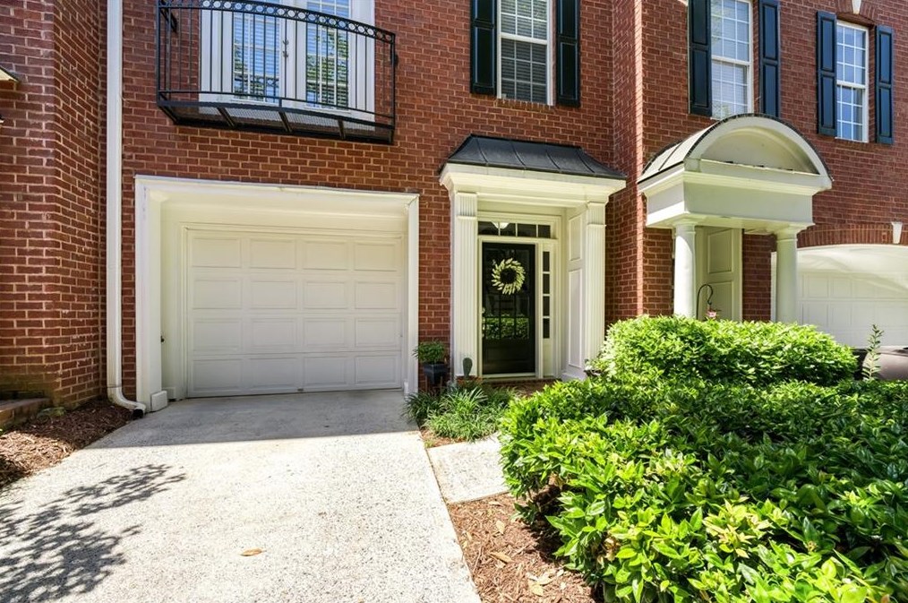 1709 Waters Edge Trl, Roswell, GA 30075-8206