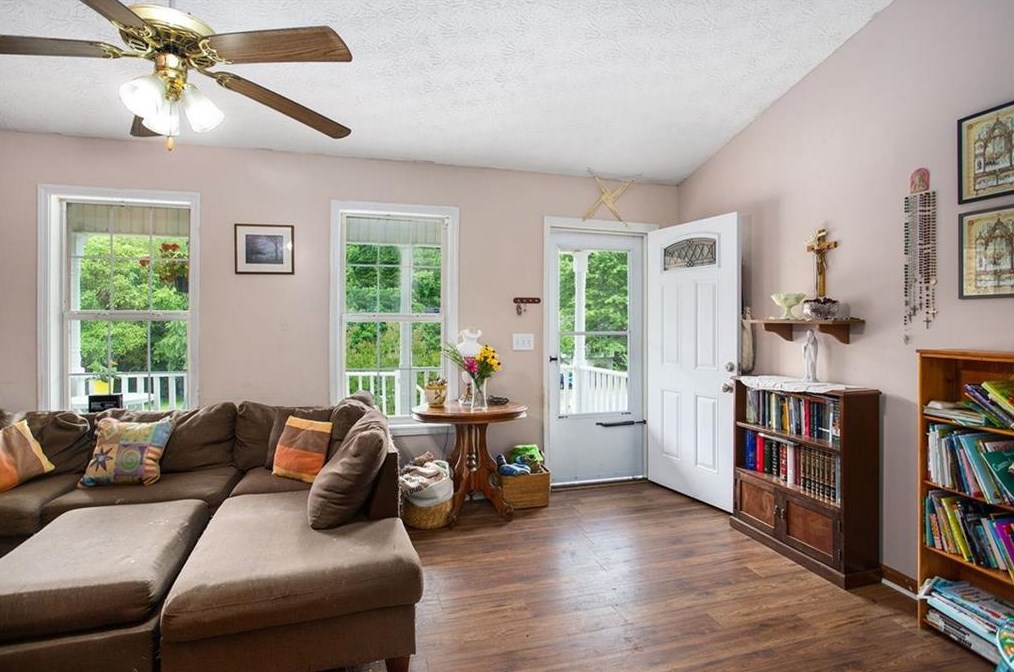 5077 Holly Hock Dr, Flowery Branch, GA 30542-5266