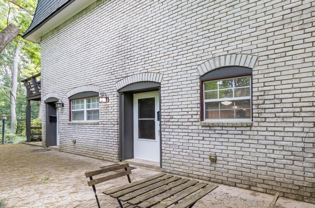307 Stonecliff Ct, Stone Mountain, GA 30083
