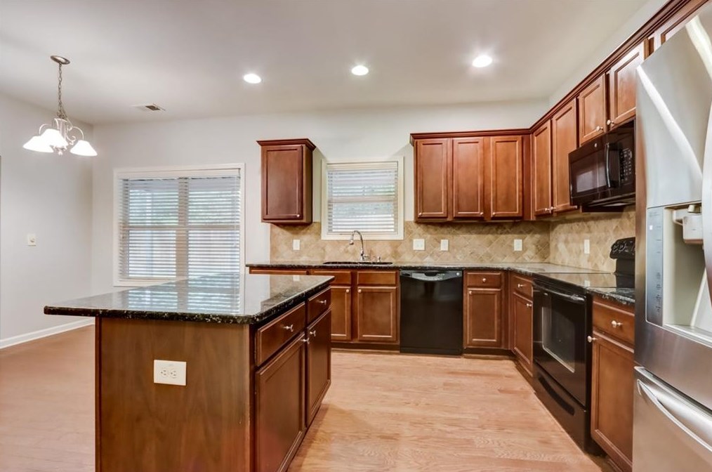 4085 Whitfield Oak Way, Auburn, GA 30011