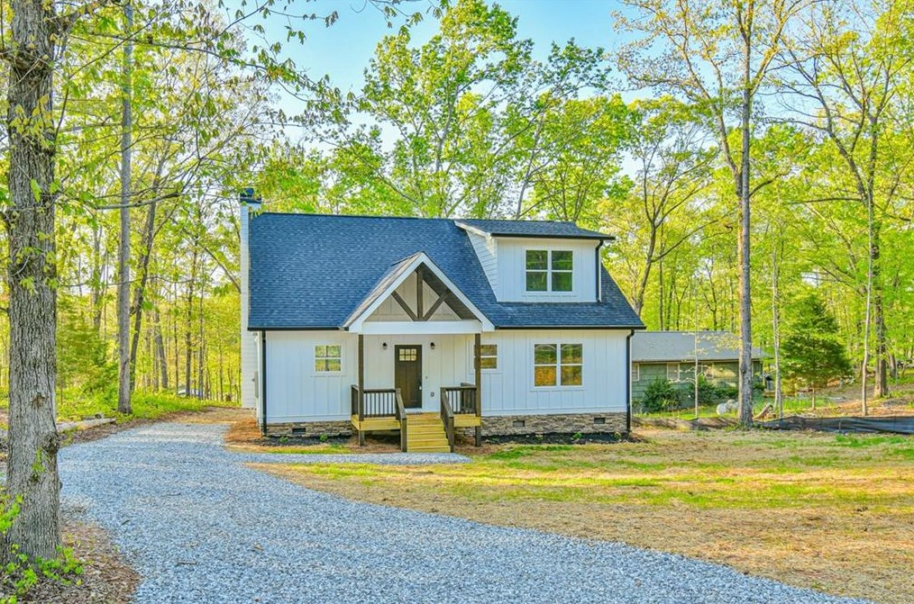 322 Paradise Point Rd, Hartwell, GA 30643