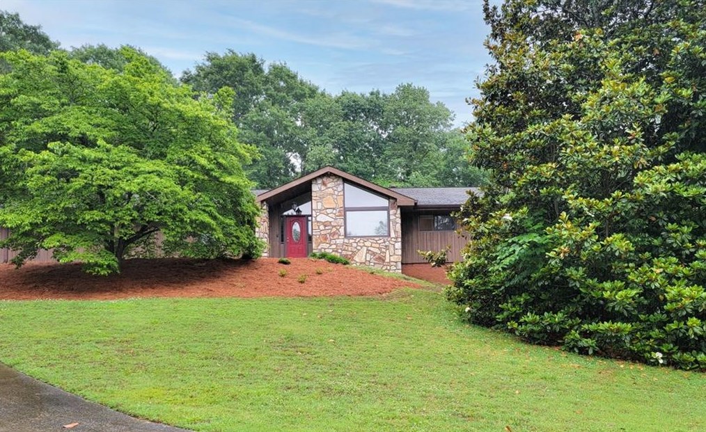 9425 River Lake Dr, Roswell, GA 30075-5037