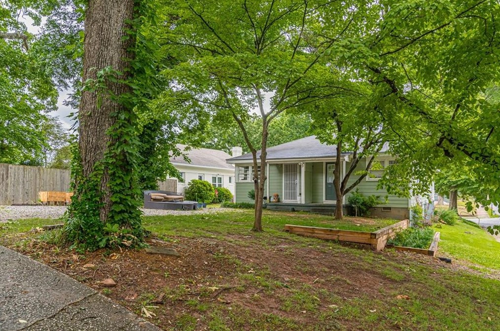 2231 Newnan St, Atlanta GA  30344-2541 exterior