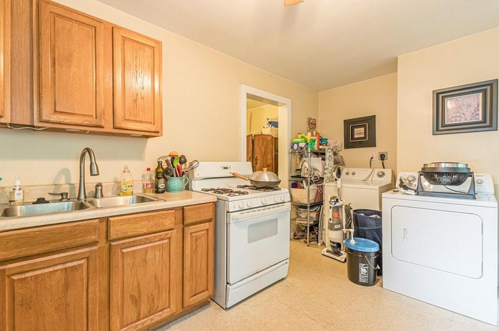 2231 Newnan St, Atlanta GA  30344-2541 exterior