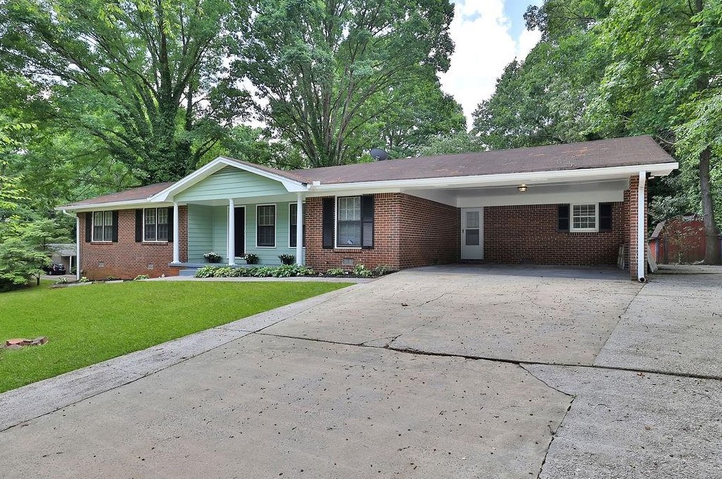4219 Abingdon Dr, Stone Mountain, GA 30083-3204