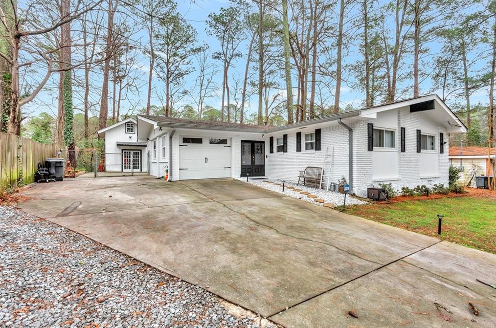 2565 Woodacres Rd, Atlanta GA  30345-1654 exterior