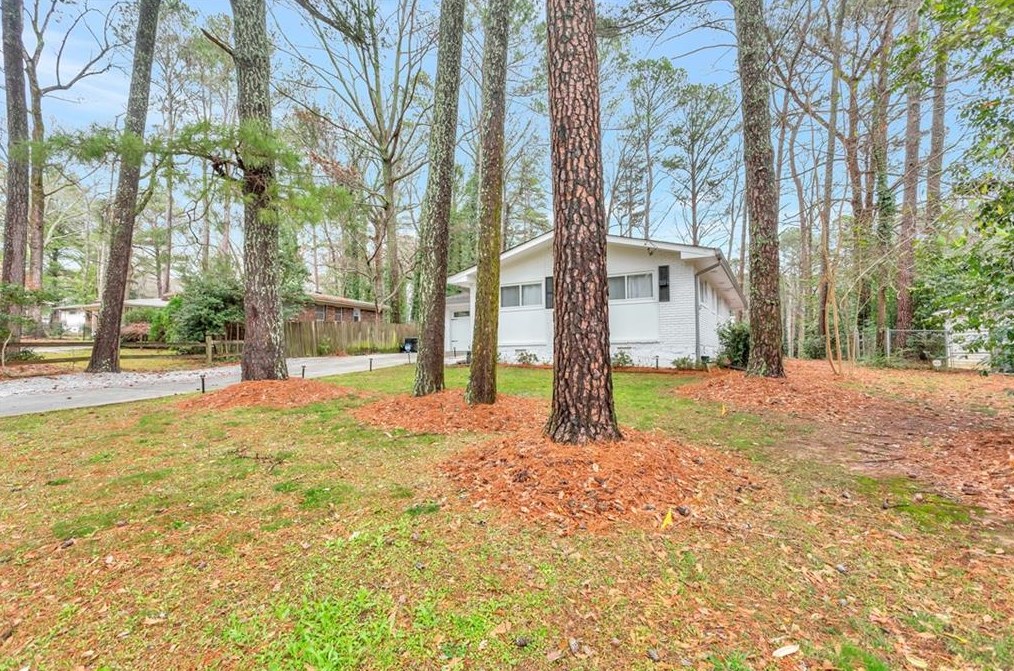 2565 Woodacres Rd, Atlanta GA  30345-1654 exterior