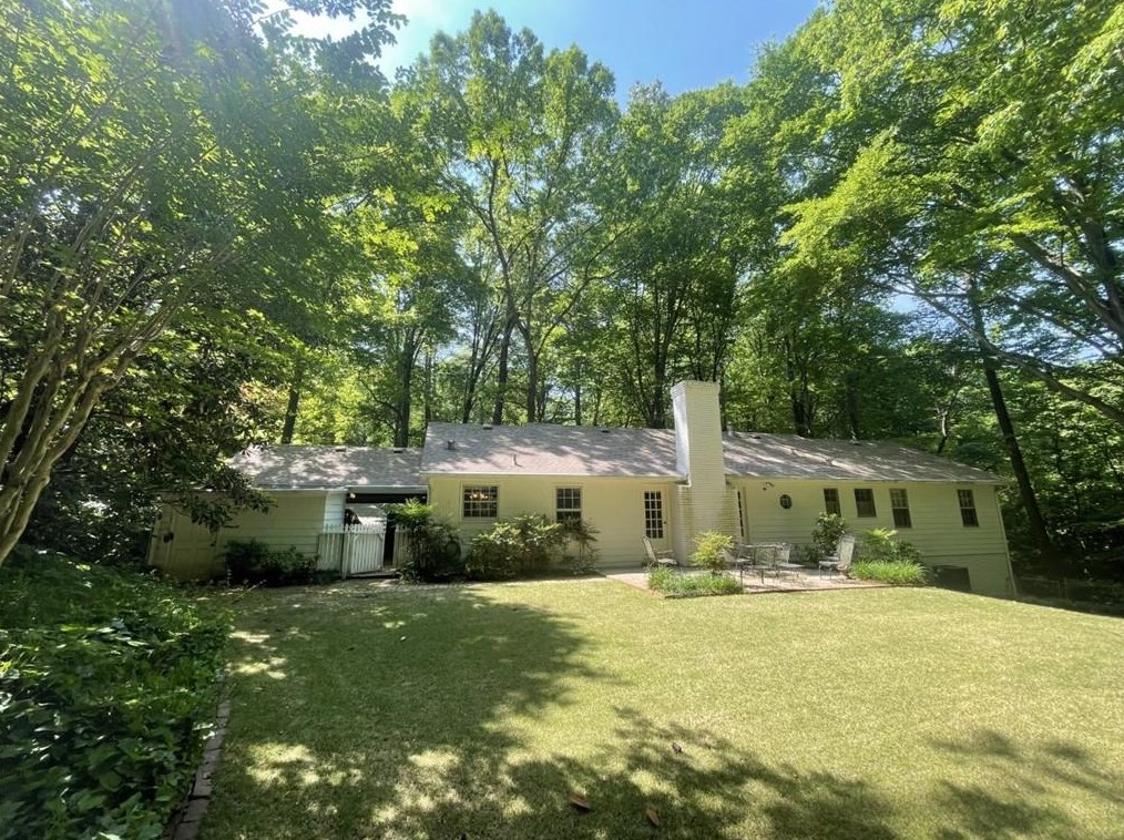 4592 Club Cir, Atlanta GA  30319-1054 exterior