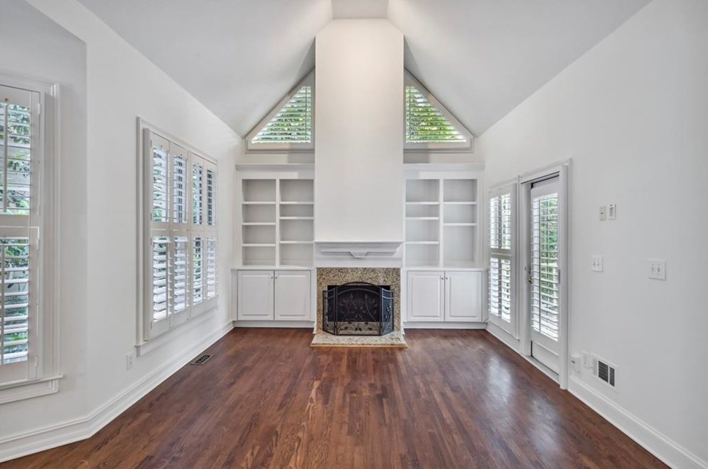 10 Westminster Close Dr, Atlanta GA  30327-1604 exterior