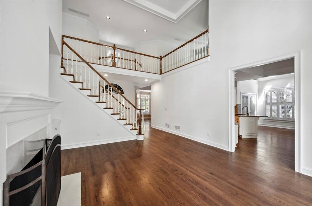 10 Westminster Close Dr, Atlanta GA  30327-1604 exterior