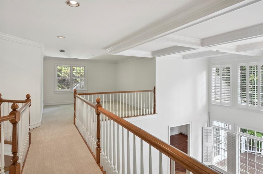10 Westminster Close Dr, Atlanta GA  30327-1604 exterior