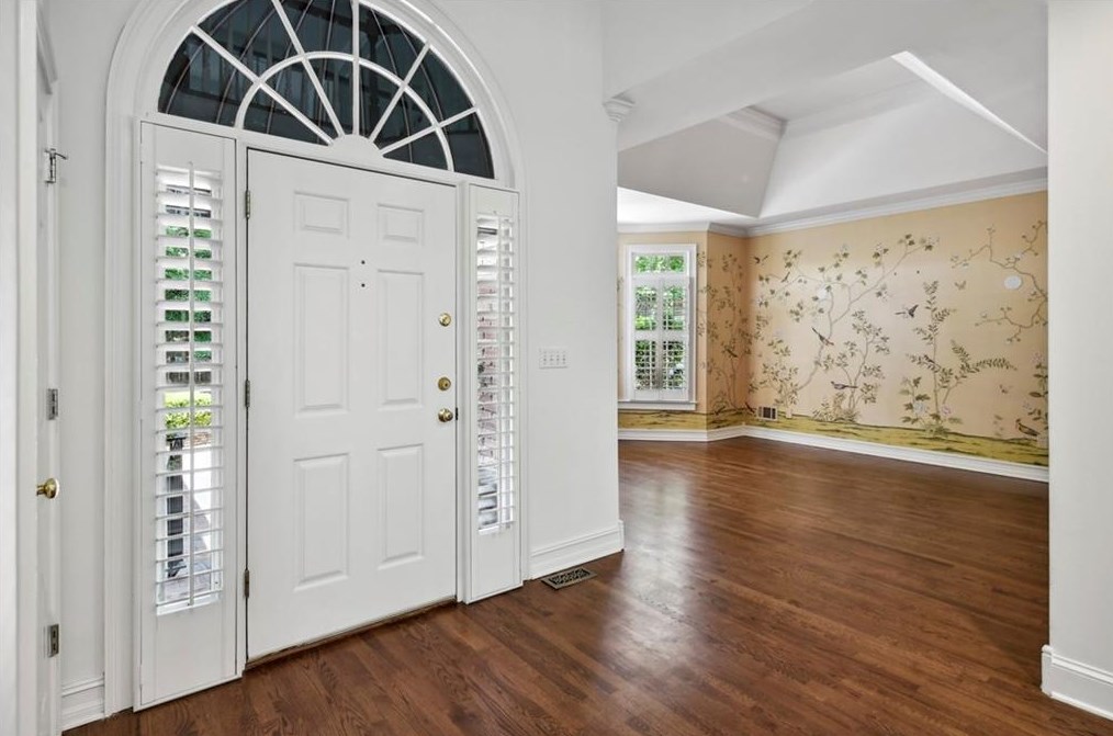 10 Westminster Close Dr, Atlanta GA  30327-1604 exterior