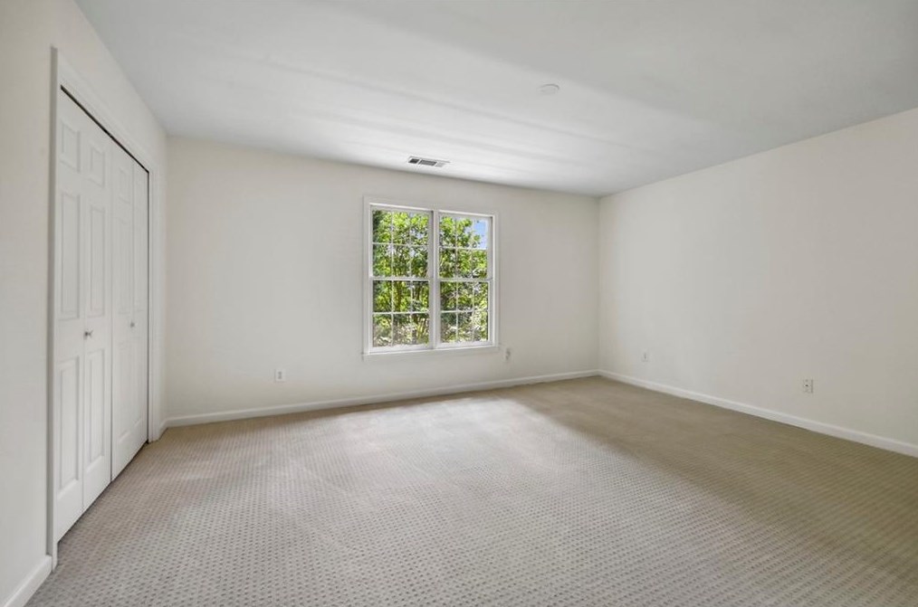 10 Westminster Close Dr, Atlanta GA  30327-1604 exterior