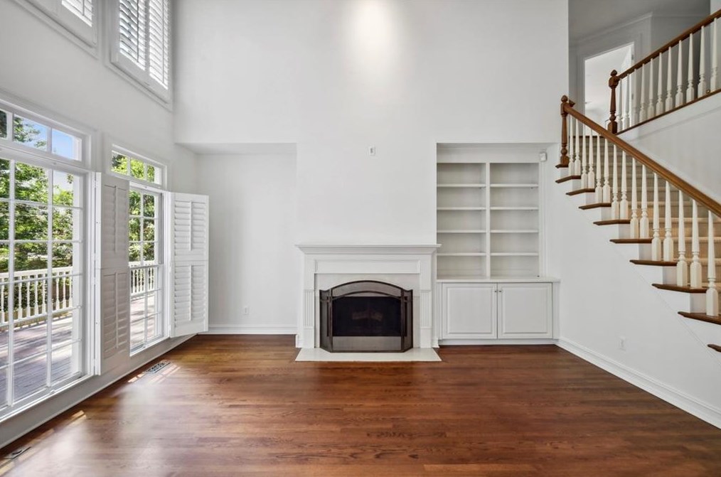10 Westminster Close Dr, Atlanta GA  30327-1604 exterior