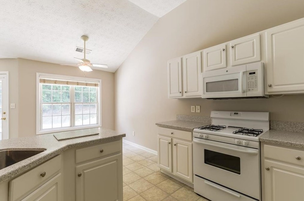 2433 Radcliff Dr, Lawrenceville GA 30043-2002 exterior