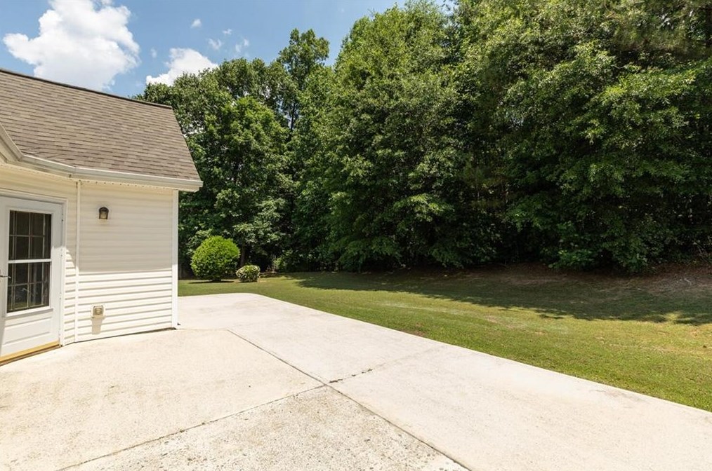 2433 Radcliff Dr, Lawrenceville GA 30043-2002 exterior