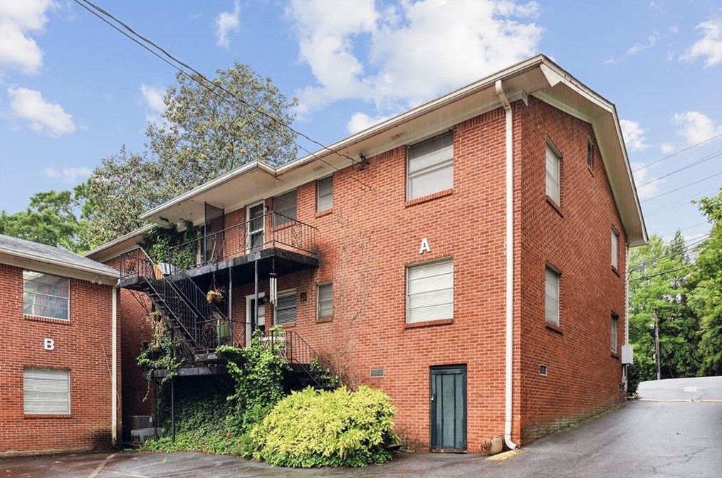 3535 Roswell Rd, Atlanta GA  30305-1251 exterior