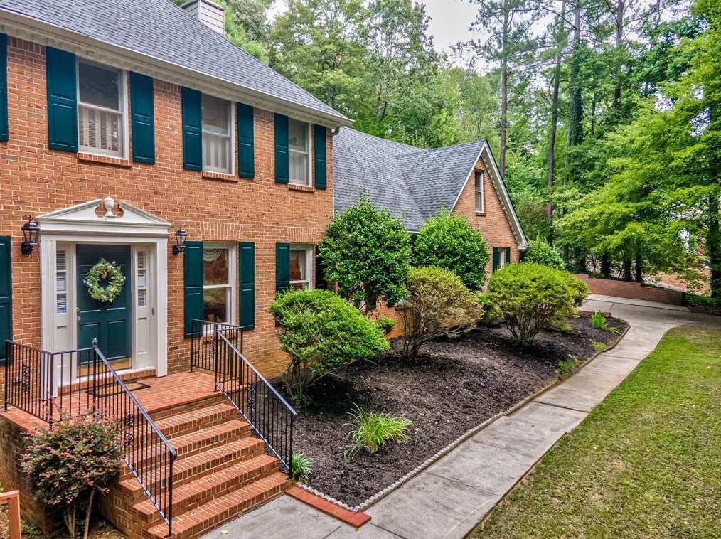 1085 Willow Bend Dr, Roswell, GA 30075-2536